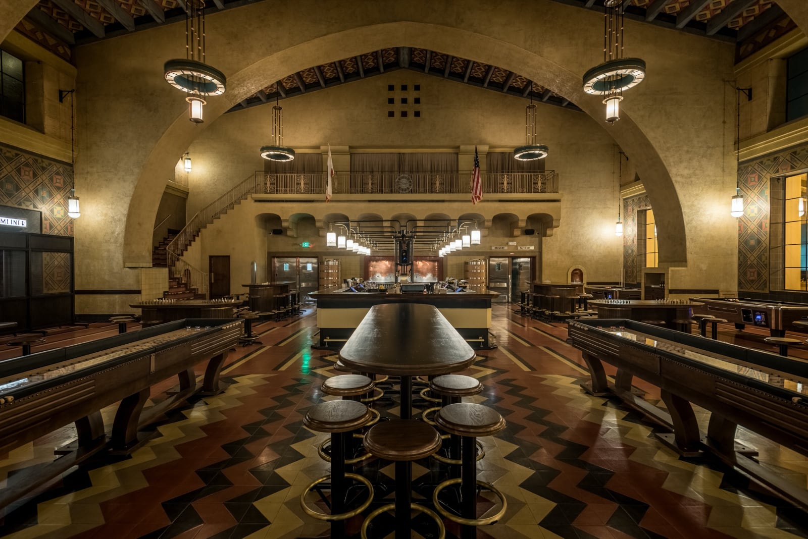 Streamline Moderne cocktail lounge